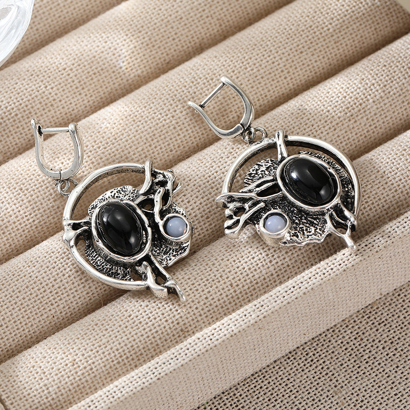 Vintage Bohemian Irregular Hollow Ear Buckle Earrings